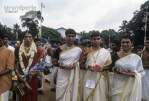 Eunuchen  die weder Männchen noch weiblich sind  nehmen am Onam-Fest in Thiruvananthapuram oder Trivandrum  Kerala  Indien teil