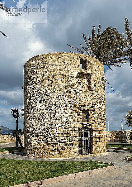 Torre Della Polveriera Turm  Bastioni Marco Polo  Alghero  Sardinien  Italien  Europa