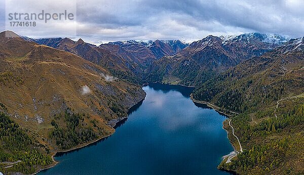 Luftaufnahme des Stausees Lago di Luzzone im Valle di Blenio im Kanton Tessin  Schweiz  Europa