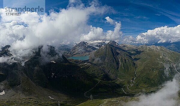 Luftaufnahme hoch über dem Nufenenpass in den Schweizer Bergen mit dem Griessee  Kanton Wallis  Schweiz  Europa