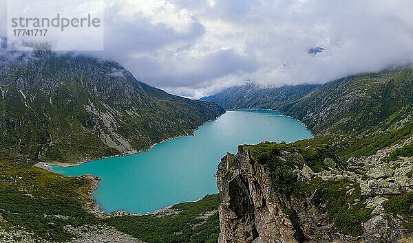 Luftaufnahme des Göscheneralpsee im Göschenertal  Kanton Uri  Schweiz  Europa