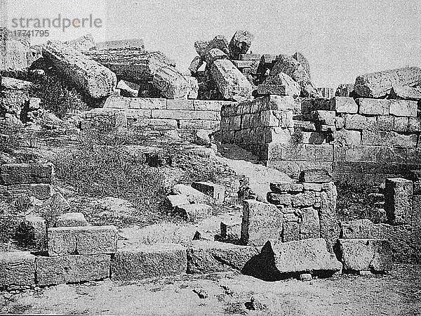 Ruinen der Akropolis von Selinunte  Sizilien  Italien  Foto von 1880  Historisch  digital restaurierte Reproduktion einer Vorlage aus dem 19. Jahrhundert  Europa