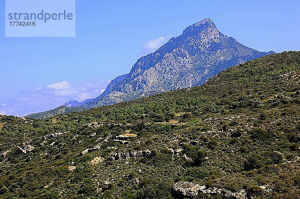 Landschaft an der Nord-West-Küste nach Lapta  Lapithos  Pentadaktylos-Gebirge  Nordzypern