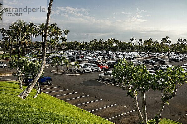 Riesiger Parkplatz  Hilton Resort und Hotel  Waikoloa Village  Big Island  Hawaii  USA  Nordamerika