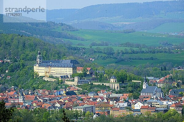 Ansicht von Rudolstadt mit der Heidecksburg  Rudolstadt  Thüringen  Deutschland  Europa