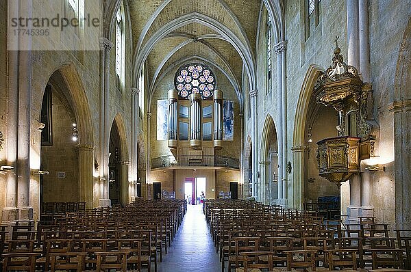 Innenaufnahme  Chorraum und Mittelschiff  Kirche Église Saint-Jean-de-Malte  Aix-en-Provence  Bouches-du-Rhône  Provence-Alpes-Côte d'Azur  Frankreich  Europa