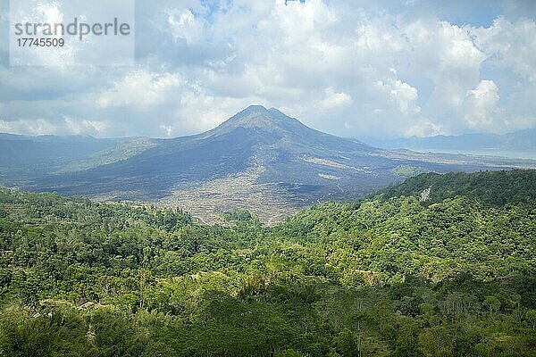 Der Berg Batur in Kintamani  Bali  Indonesien  Asien