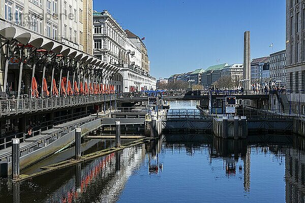 Die Rathausschleuse am Alsterfleet  Hamburg  Deutschland  Europa