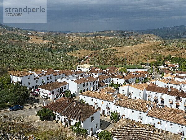 Die Ortschaft Zahara de la Sierra gehört zu den weißen Dörfern (span. Pueblos blancos) und liegt am Nordrand des Naturparks Sierra de Grazalema. Zahara  Andalusien  Spanien  Europa