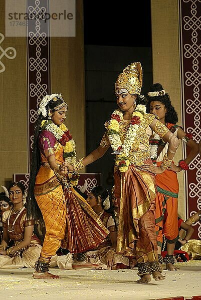 Bharatanatyam  Tanzdrama  klassischer Tanz aus Tamil Nadu  Indien  Asien