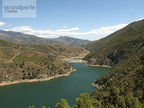 Stausee des Rio Guadalfeo bei Orgiva in der südspanischen Provinz Granada  Andalusien  Spanien  Europa