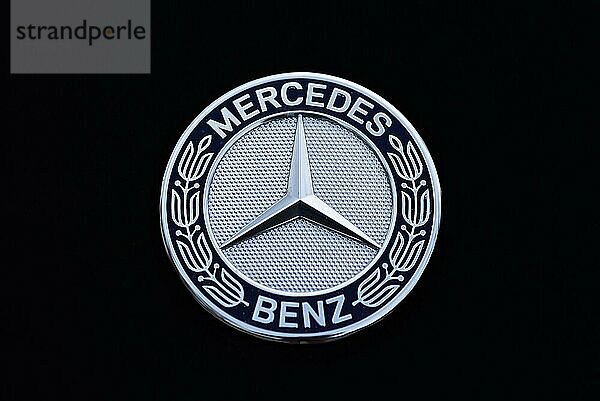 Automarke der Firma Mercedes Benz  Bayern  Deutschland  Europa
