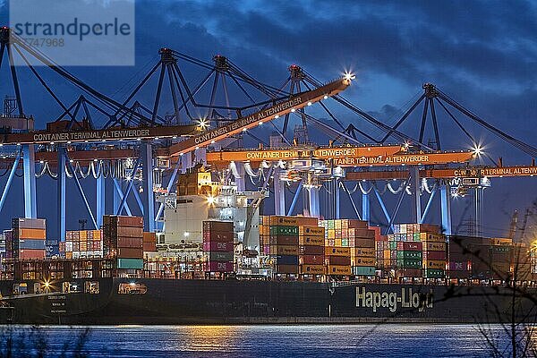 Abendaufnahme  Containerschiff  Containerterminal Altenwerder  Hafen  Hamburg  Deutschland  Europa