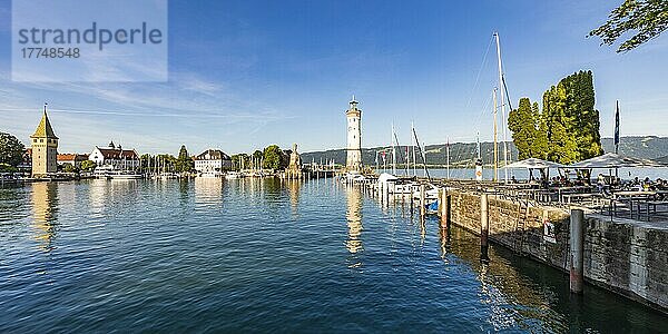 Mangturm  Leuchtturm und Biergarten am Hafen  Lindau  Bayern  Deutschland  Europa