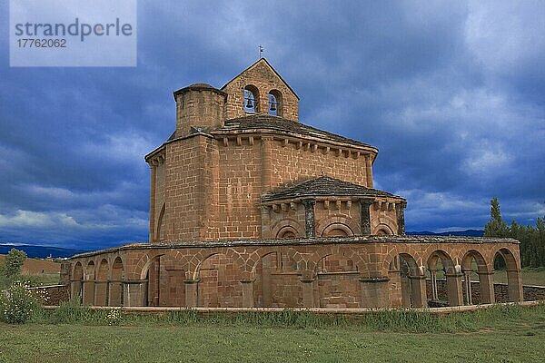 Santa Maria de Eunate  romanische Kirche  Eunate-Kirche  Jakobsweg  Muruzabal  Navarra  Spanien  Europa