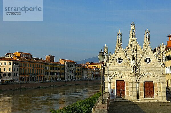 Pisa  Kirche Santa Maria della Spina  Lungarno  Fluss Arno  UNESCO-Weltkulturerbe  Toskana  Italien  Europa