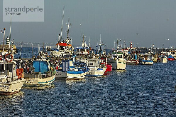 Peniche  Fischerboote  Bezirk Leiria  Atlantikküste  Estremadura  Portugal  Europa