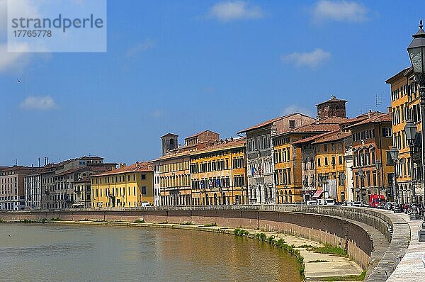 Pisa  Lungarno  Fluss Arno  UNESCO-Weltkulturerbe  Toskana  Italien  Europa