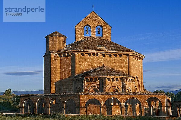 Santa Maria de Eunate  romanische Kirche  Eunate-Kirche  Jakobsweg  Muruzábal  Navarra  Spanien  Europa