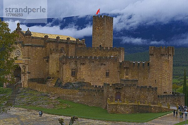 Burg von Javier  Javier  Jakobsweg  Jakobus  Navarra  Spanien  Europa