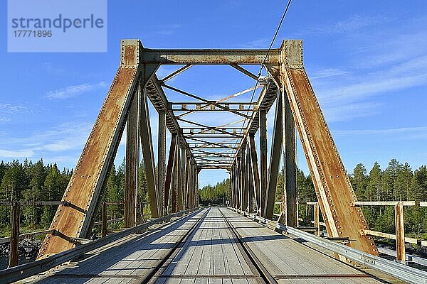 Pite Älv  Eisenbahnbrücke  Schweden  Europa