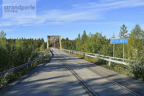 Pite Älv  Eisenbahnbrücke  Schweden  Europa