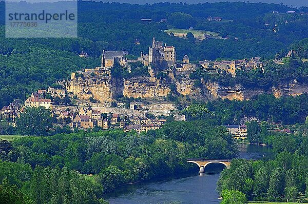 Beynac  Beynac et Cazenac  Dordogne  Perigord  Schloss Beynac  Dordogne-Tal  Perigord Noir  Les plus beaux villages de France  Aquitaine  Frankreich  Europa