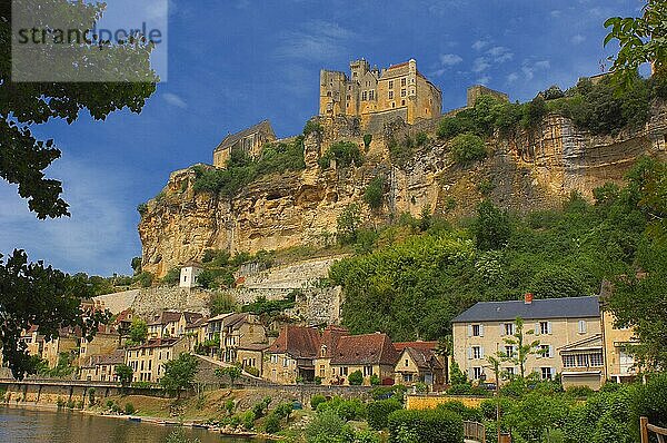 Beynac  Beynac et Cazenac  Dordogne  Perigord  Schloss Beynac  Dordogne-Tal  Perigord Noir  Les plus beaux villages de France  Aquitaine  Frankreich  Europa