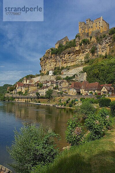 Beynac  Beynac et Cazenac  Dordogne  Perigord  Schloss Beynac  Dordogne-Tal  Perigord Noir  Les plus beaux villages de France  Aquitaine  Frankreich  Europa