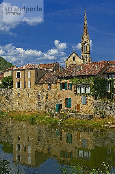 Saint Antonin Noble Val  Fluss Aveyron  Departement Tarn et Garonne  Region Midi-Pyrenäen  Frankreich  Europa