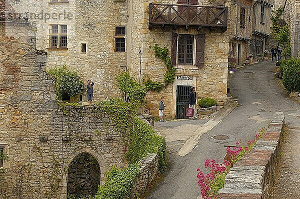 Lot-Tal  Jakobsweg  Midi-Pyrenäen  Saint Cirq Lapopie  Frankreich  Europa