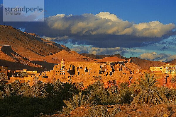 Tinerhir  Tineghir  Tinghi  Sonnenuntergang  Todra-Tal  Todra-Schlucht  Oase  Landschaft  Alte Kasbah  Nordafrika  Marokko  Afrika
