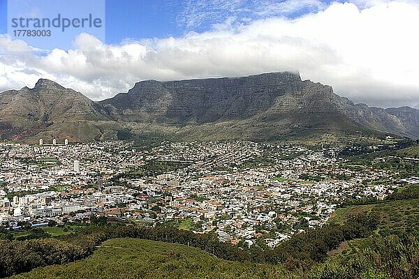 Kapstadt mit Tafelberg  Kapstadt  Westkap  Südafrika  Cape Town