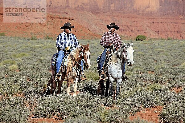Navajo-Cowboys  Mustang  Monument Valley  Utah  USA  Indianer  Amerikanischer Ureinwohner  Lasso  Nordamerika