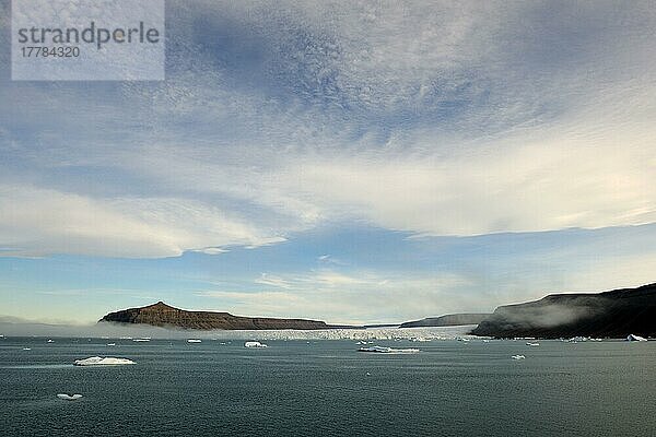 Eisberge und Gletscher  Croker Bay  Insel Devon  Nunavut  Kanada  Devo  Croker-Bucht  Island  Nordamerika