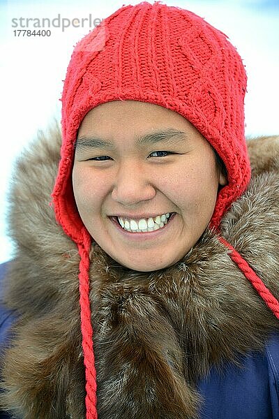 Junge Inuitfrau  22 Jahre  Ellesmer  Eskimo  Eskimofrau  Ureinwohner  Island  Kanada  Nordamerika