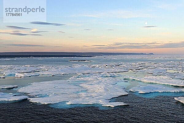 Packeis  Devon-Insel  Nunavut  Kanada  Nordamerika