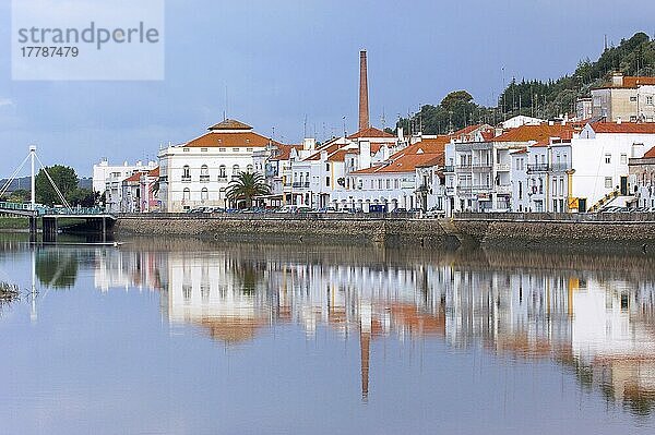 Alcacer do Sal  Fluss Sado  Bezirk SetubaL  Alentejo  Portugal  Europa