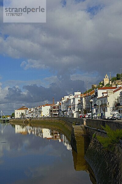 Alcacer do Sal  Fluss Sado  Bezirk SetubaL  Alentejo  Portugal  Europa