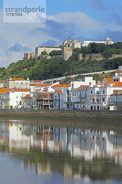 Alcacer do Sal  Fluss Sado  Bezirk SetubaL  Alentejo  Portugal  Europa