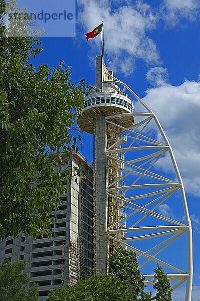 Lissabon  Vasco da Gama Turm im Parque das Nacoes  Park der Nationen  Lissabon Expo 98  Portugal  Europa
