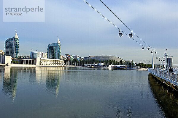 Lissabon  Moderne Gebäude im Parque das Nacoes  Park der Nationen Lissabon Expo 98  Portugal  Europa