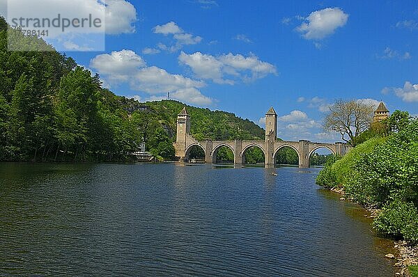Cahors  Valentre-Brücke  Pont Valentre  Fluss Lot  Departement Lot  Quercy  Via Podiensis  Jakobsweg  Frankreich  Europa