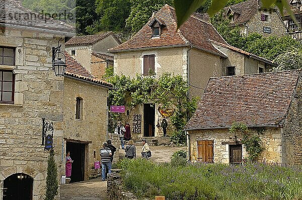 Saint Cirq Lapopie  Lot-Tal  Jakobsweg  Midi-Pyrenäen  Frankreich  Europa