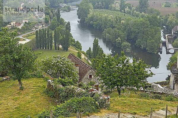 Lot-Tal  Fluss Lot  Jakobsweg  Midi-Pyrenäen  Saint Cirq Lapopie  Frankreich  Europa