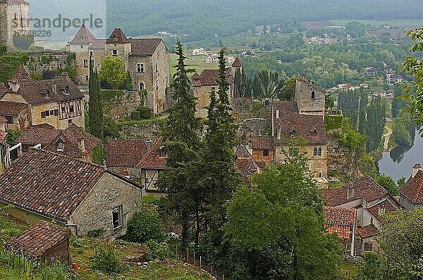 Fluss Lot  Lot-Tal  Jakobsweg  Midi-Pyrenäen  Saint Cirq Lapopie  Frankreich  Europa