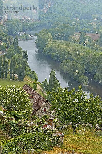 Lot-Tal  Fluss Lot  Jakobsweg  Midi-Pyrenäen  Saint Cirq Lapopie  Frankreich  Europa