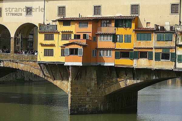 Ponte Vecchio  Mittelalterliche Brücke über den Arno  UNESCO Weltkulturerbe  Altstadt Florenz  Toskana  Italien  Europa