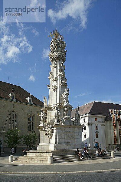 Dreifaltigkeitsäule  barocke Pestsäule mit Heiligenfiguren  Platz vor der Matthiaskirche  Burgviertel  Budapest  Ungarn  Europa