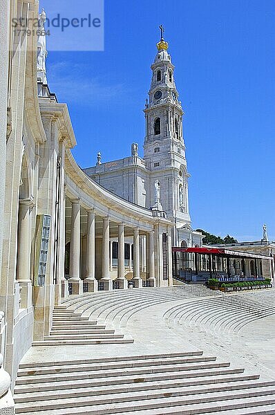 Kirche Santuario de Fatima  Wallfahrtsort Fatima  Centro  alte Basilika  Portugal  Europa